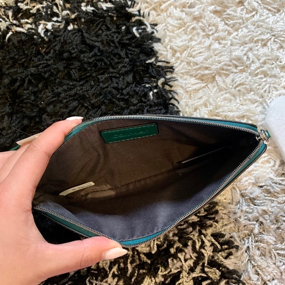 *NWT* Calvin Klein Wristlet - Picture 2 of 2